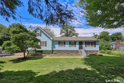 49 Schenck Ln, Naugatuck, CT 06770