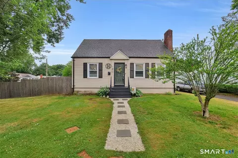 4 Robin Rd, Manchester, CT 06042