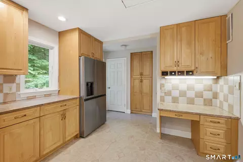 Kitchen - 75 Brinsmade Rd, Hamden, CT 06514 photo 3 of 4