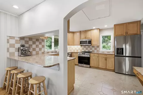 Kitchen - 75 Brinsmade Rd, Hamden, CT 06514 photo 1 of 4