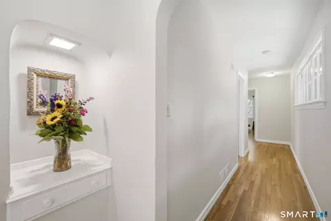 Entry Way - 75 Brinsmade Rd, Hamden, CT 06514 photo 1 of 3