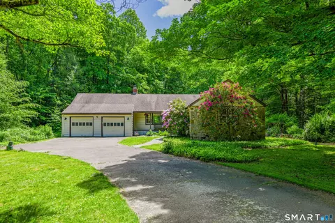 75 Brinsmade Rd, Hamden, CT 06514