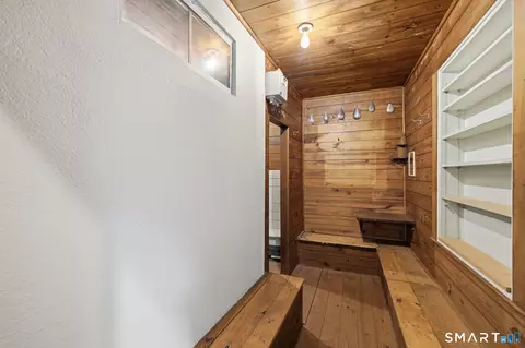 Entry Way - 75 Brinsmade Rd, Hamden, CT 06514 photo 3 of 3