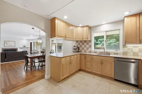 Kitchen - 75 Brinsmade Rd, Hamden, CT 06514 photo 4 of 4