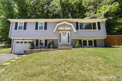 6 Snowapple Ln, Milford, CT 06460