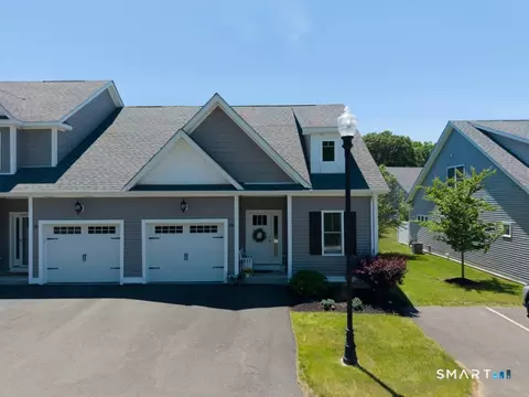 28 S Lakeside Dr #28, Orange, CT 06477