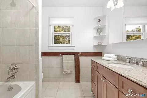 Bath - 149 Old Redding Rd, Redding, CT 06896 photo 2 of 2