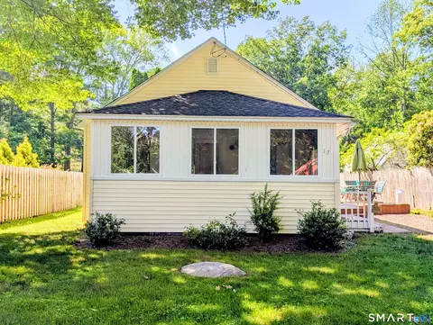 17 Autumn Trl, Coventry, CT 06238