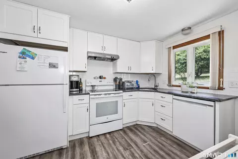 Kitchen - 430 Shepard Ave, Hamden, CT 06514 photo 3 of 4
