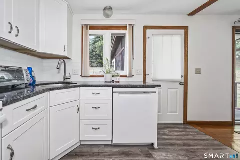 Kitchen - 430 Shepard Ave, Hamden, CT 06514 photo 4 of 4