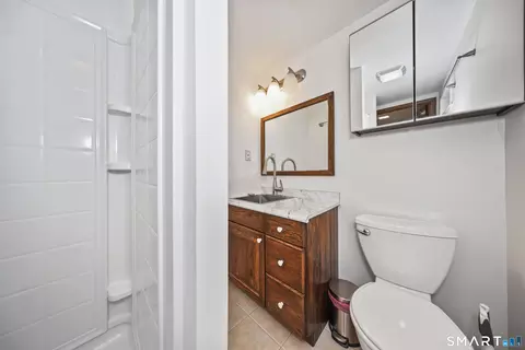Bath - 430 Shepard Ave, Hamden, CT 06514 photo 3 of 3