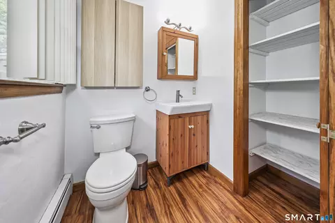 Bath - 430 Shepard Ave, Hamden, CT 06514 photo 2 of 3
