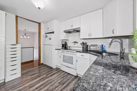 Kitchen - 430 Shepard Ave, Hamden, CT 06514 photo 1 of 4