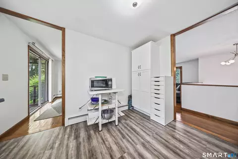 Entry Way - 430 Shepard Ave, Hamden, CT 06514 photo 2 of 3