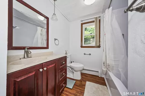 Bath - 430 Shepard Ave, Hamden, CT 06514 photo 1 of 3
