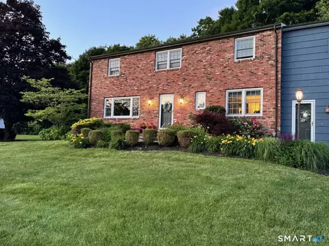 100 Rolling Ridge Rd, Hamden, CT 06518