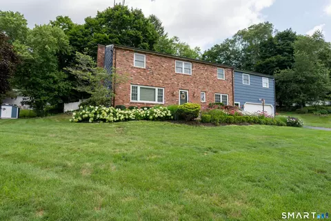 100 Rolling Ridge Rd, Hamden, CT 06518