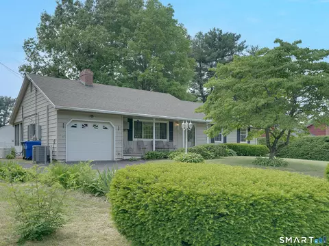 71 Crestwood Trl, East Hartford, CT 06118