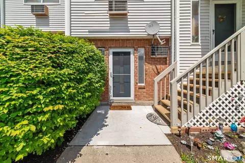925 Oronoke Rd #32G, Waterbury, CT 06708