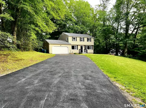 32 Forest Ct N, Hamden, CT 06518