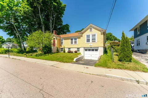36 Briggs St, New London, CT 06320