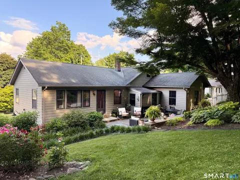 5 Hanover Rd, Newtown, CT 06470