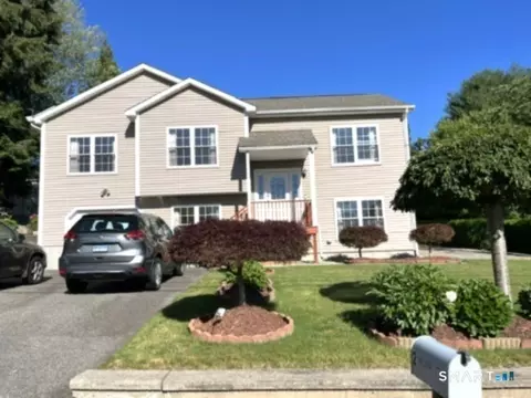 2 Coolidge St, Norwich, CT 06360