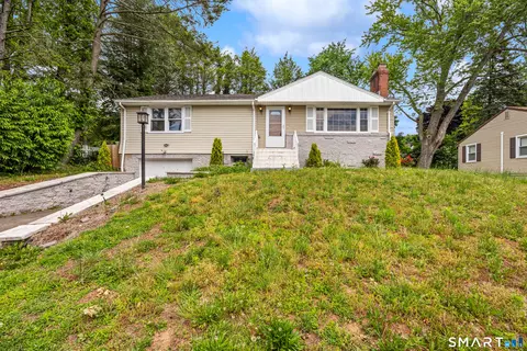 62 Springdale St, Hamden, CT 06514