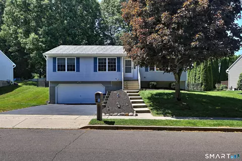 Exterior - 20 Down Draft Cir, West Haven, CT 06516 photo 2 of 6