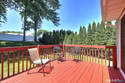Exterior - 20 Down Draft Cir, West Haven, CT 06516 photo 4 of 6