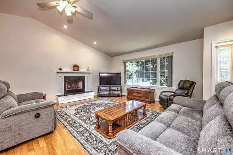 Living - 20 Down Draft Cir, West Haven, CT 06516 photo 2 of 5