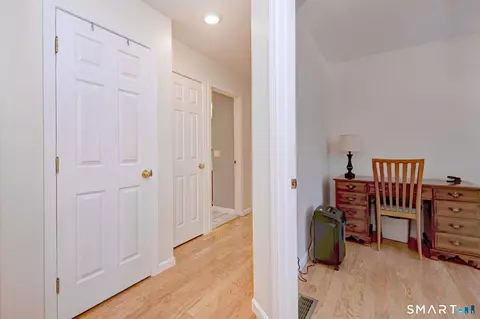 Entry Way - 20 Down Draft Cir, West Haven, CT 06516 photo 2 of 3