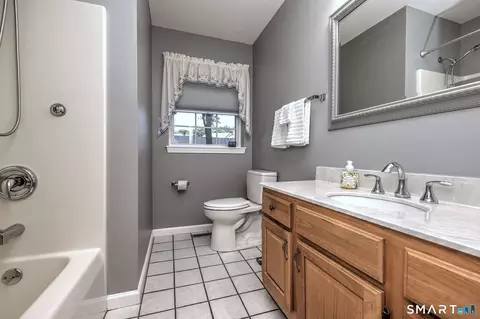 Bath - 20 Down Draft Cir, West Haven, CT 06516 photo 2 of 2