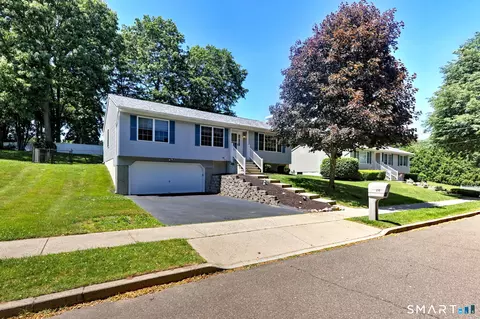 20 Down Draft Cir, West Haven, CT 06516