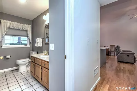Entry Way - 20 Down Draft Cir, West Haven, CT 06516 photo 3 of 3