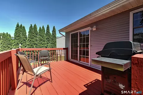 Exterior - 20 Down Draft Cir, West Haven, CT 06516 photo 3 of 6