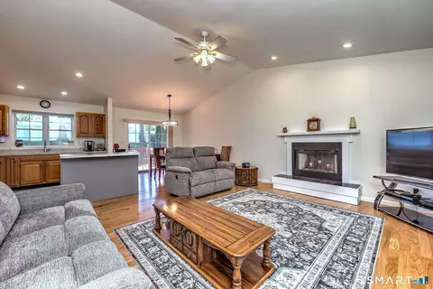 Living - 20 Down Draft Cir, West Haven, CT 06516 photo 1 of 5