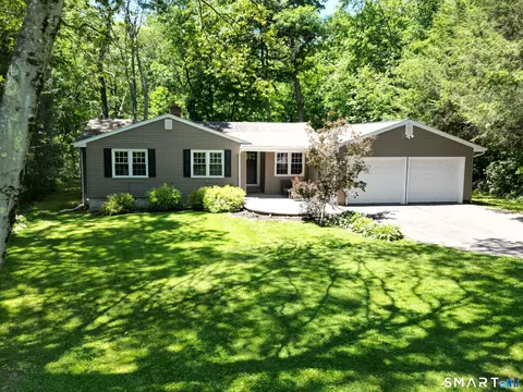 41 Hemlock Trl, Trumbull, CT 06611