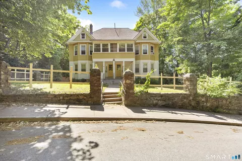 12 Arch St, Manchester, CT 06040