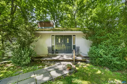 25 Lords Hwy E, Weston, CT 06883