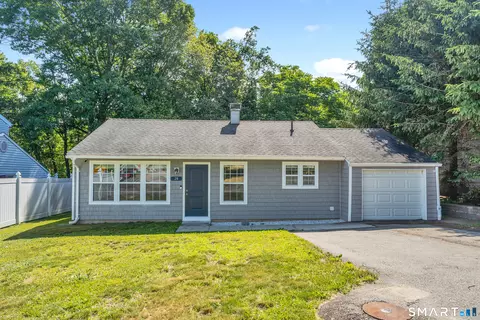 28 Birch St, Groton, CT 06340