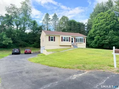 4 Cherry Heights Ter, Sandy Hook, CT 06482