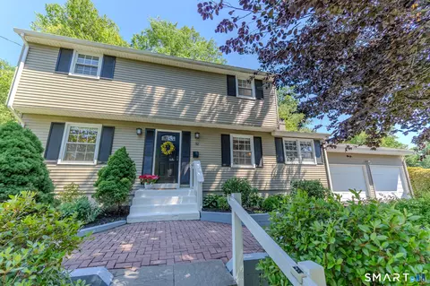 32 Stillwood Rd, Wallingford, CT 06492