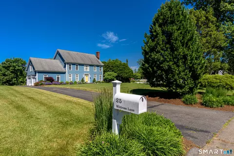 25 Wildrose Ln, Trumbull, CT 06611