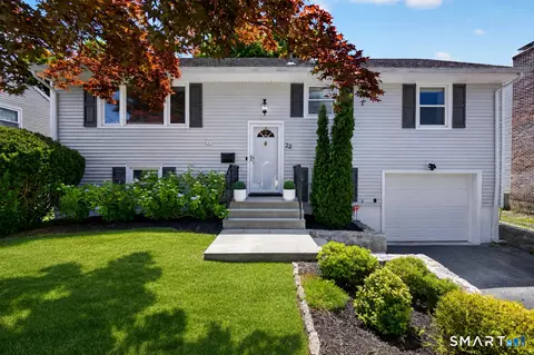 22 Heather Ln, Norwalk, CT 06851