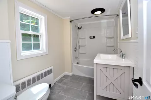 Bath - 12 Jerome Ave, Bloomfield, CT 06002 photo 2 of 2