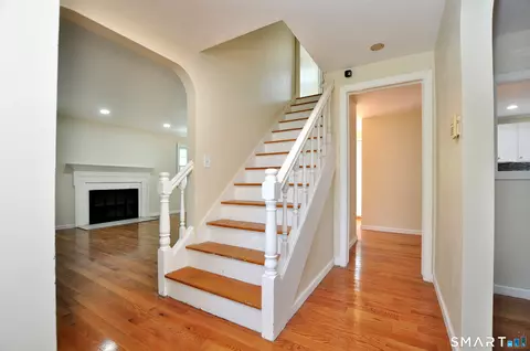 Entry Way - 12 Jerome Ave, Bloomfield, CT 06002 photo 3 of 14