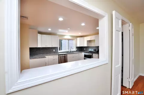 Entry Way - 12 Jerome Ave, Bloomfield, CT 06002 photo 5 of 14