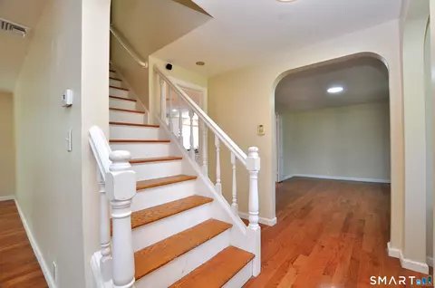 Entry Way - 12 Jerome Ave, Bloomfield, CT 06002 photo 4 of 14