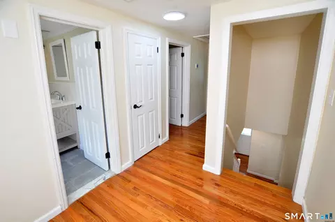 Entry Way - 12 Jerome Ave, Bloomfield, CT 06002 photo 12 of 14